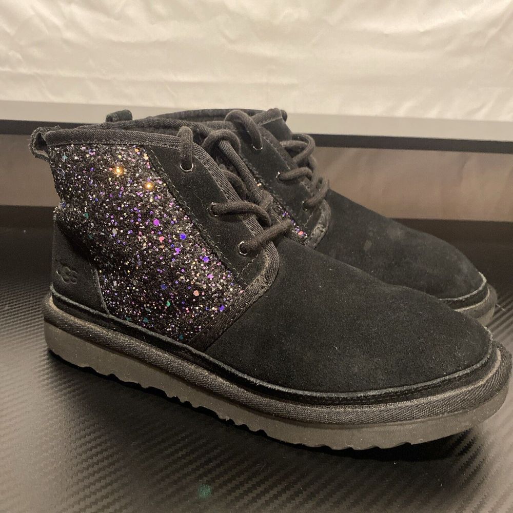 UGG Kids Neumel Cosmos‎ Black Suede Chukka Boot Size US 5